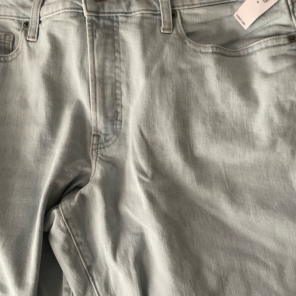 New old navy jeans. Never worn tags still on.